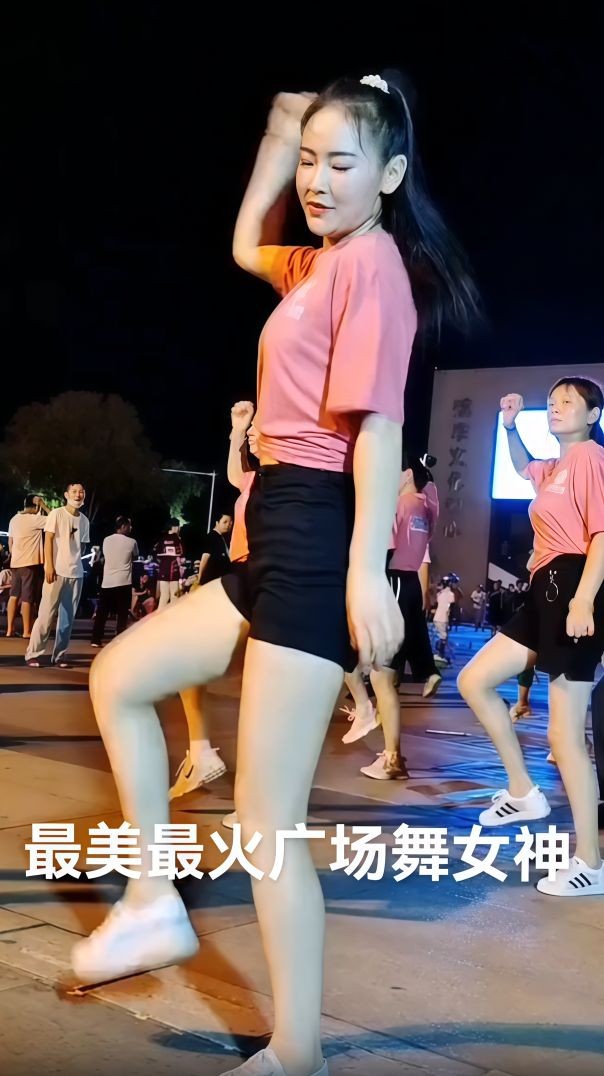 #性感丰满#活力甩臀舞#这魔性的身材#性感美女#扭 动小蛮腰